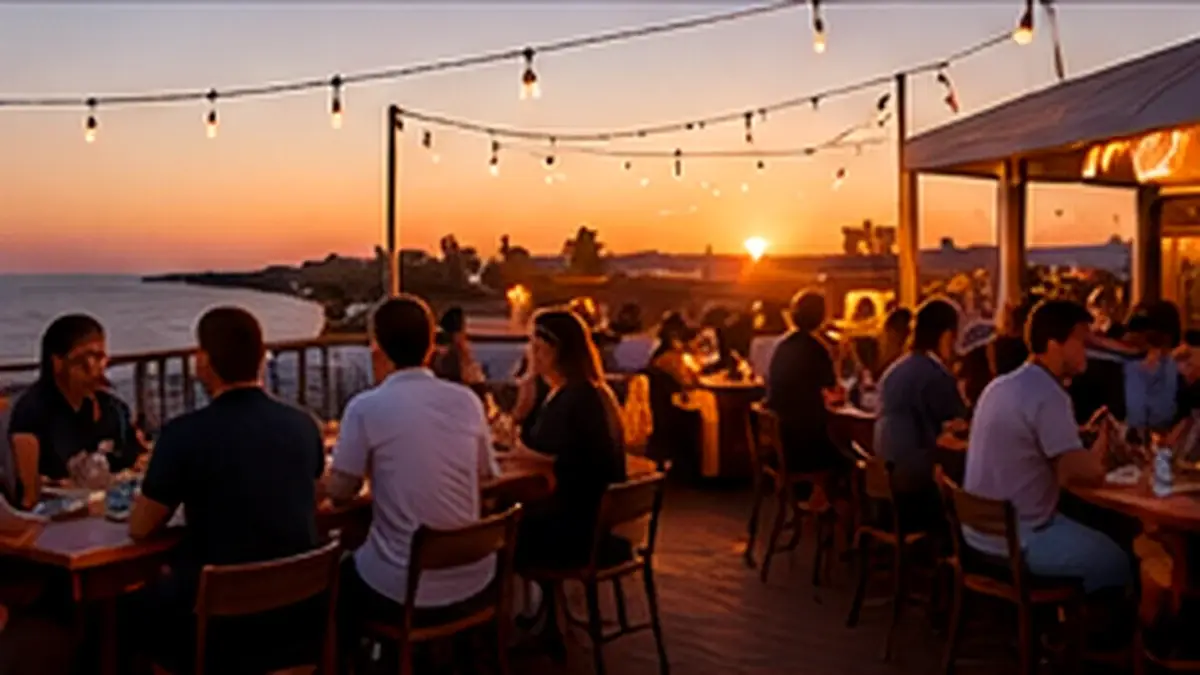Illustrativ kväll på en rooftopbar vid Alicantes kust
